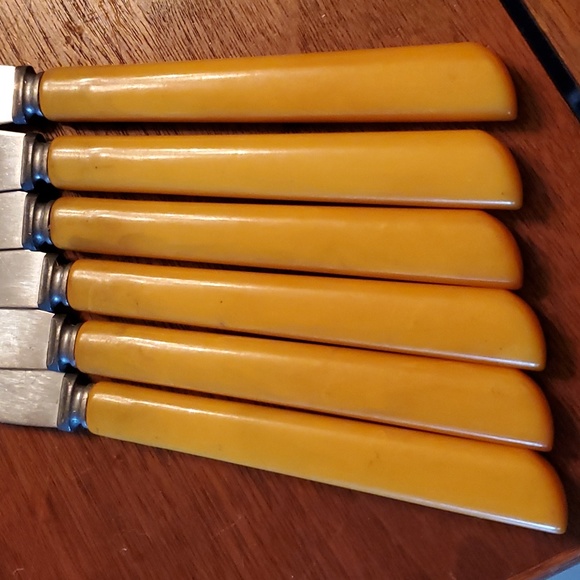 Vintage Bakelite Washing Forge Table Knives - Picture 2 of 3